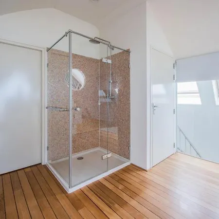 Sleeps 5 Wifi Apartment