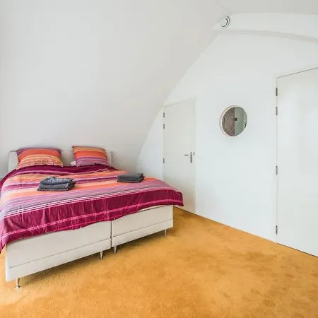 Sleeps 5 Wifi Apartment *
